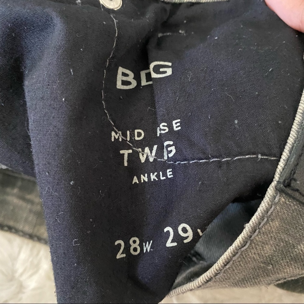 BDG Women's Gray Mid Rise Twig Ankle Jeans Size 28 - Picture 4 of 6